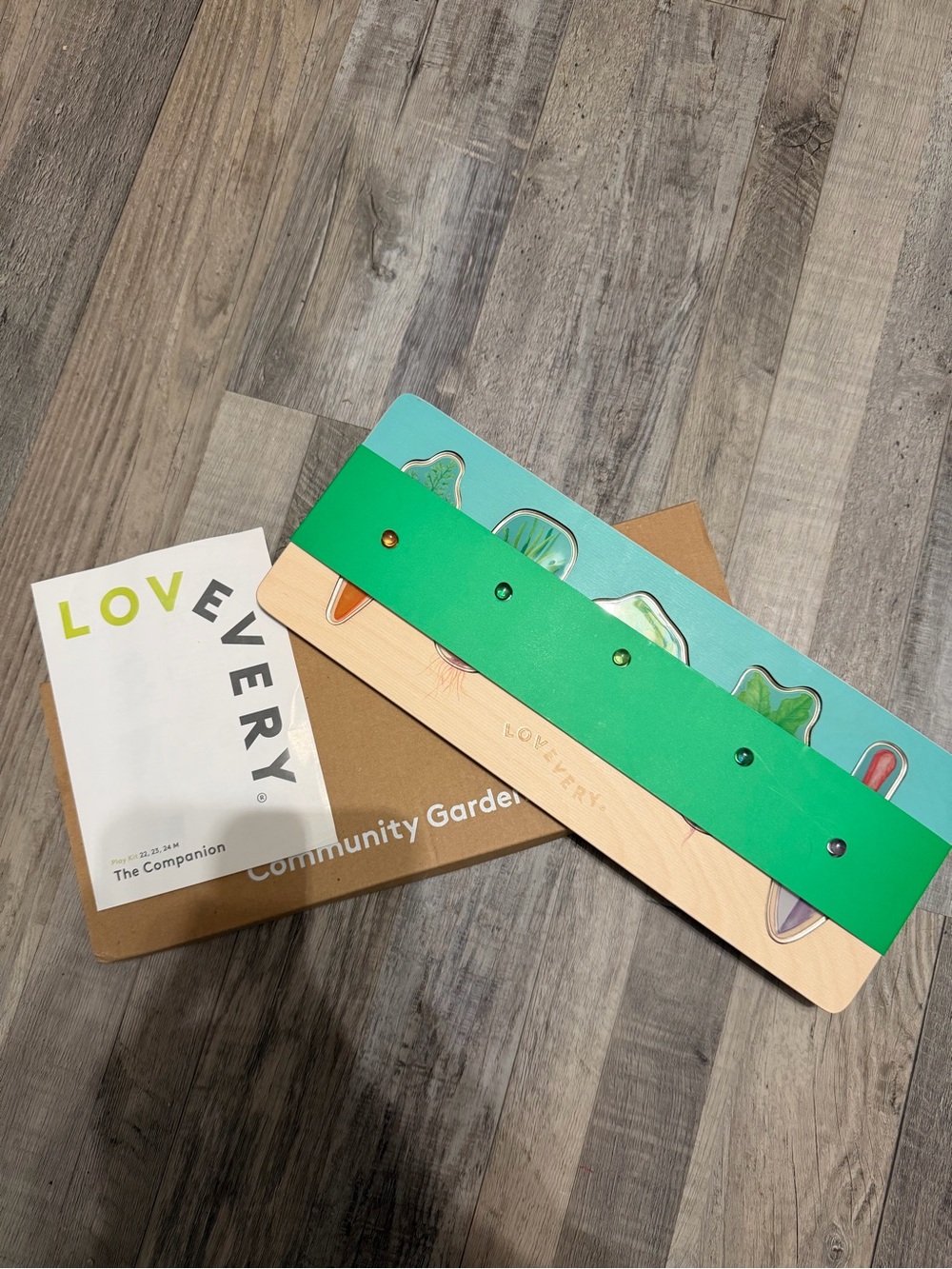 Lovevery Kids Puzzle - Green Wooden Community Garden Peg Puzzle BRAND NEW